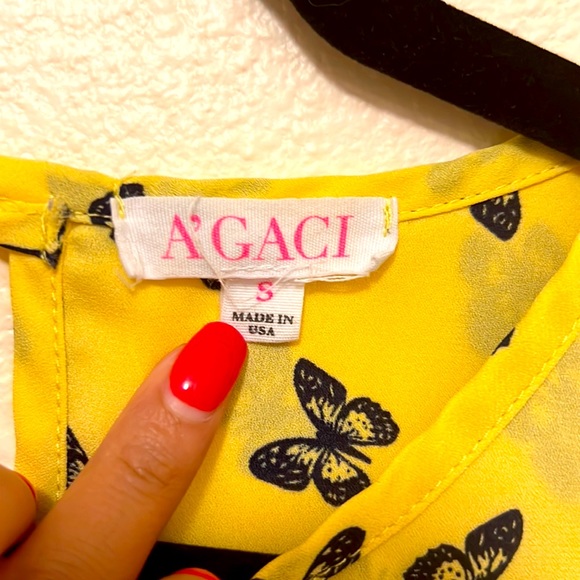 Butterfly 🦋 cold‎ shoulder top - Picture 4 of 6